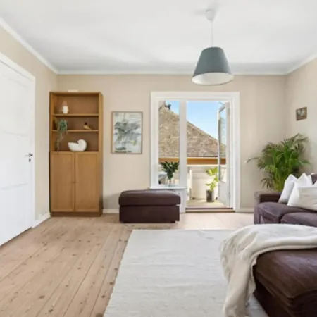 Bright With Mountain Views Apartament